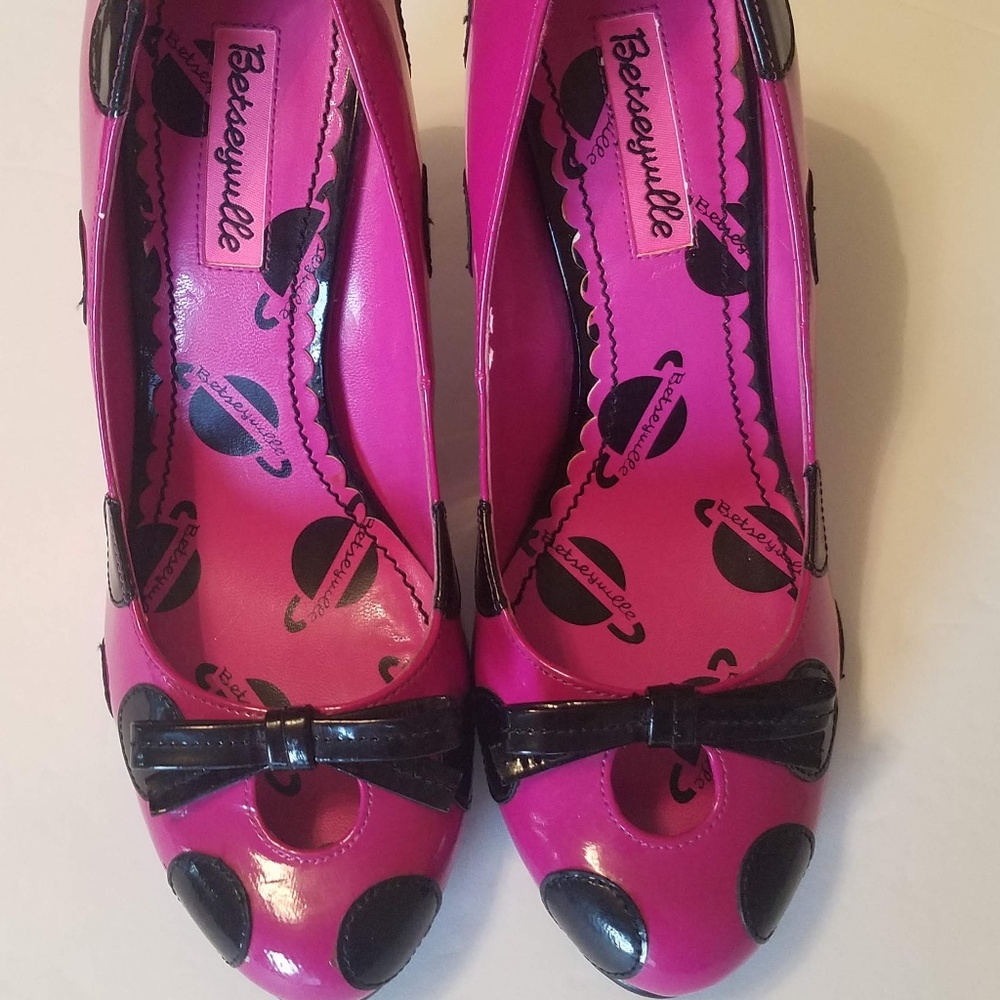Betsey Johnson Betseyville Hot Pink Shoes Heels